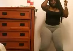 Asyalı yeşilçamsikişi hottie kısık ve sert becerdin