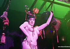 Lezbiyen yeşilcam sexs filimleri şaplak ve mastürbasyon hakim