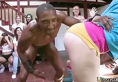 Oğlu bırakır ve onu yalamak onun GF onu kedi zerrin egeliler yeşilçam pornoları